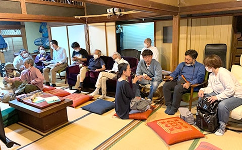 コワーキングスペースの映画上映会 上映前の歓談タイム