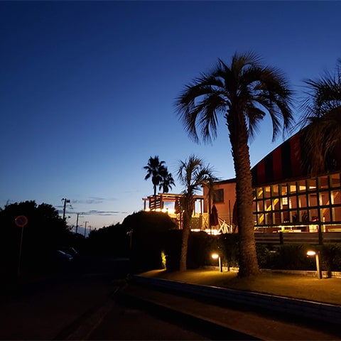 お客様のほとんどは、遠方からの旅行者です。お客様の旅行が素敵な思い出になるように心がけています。