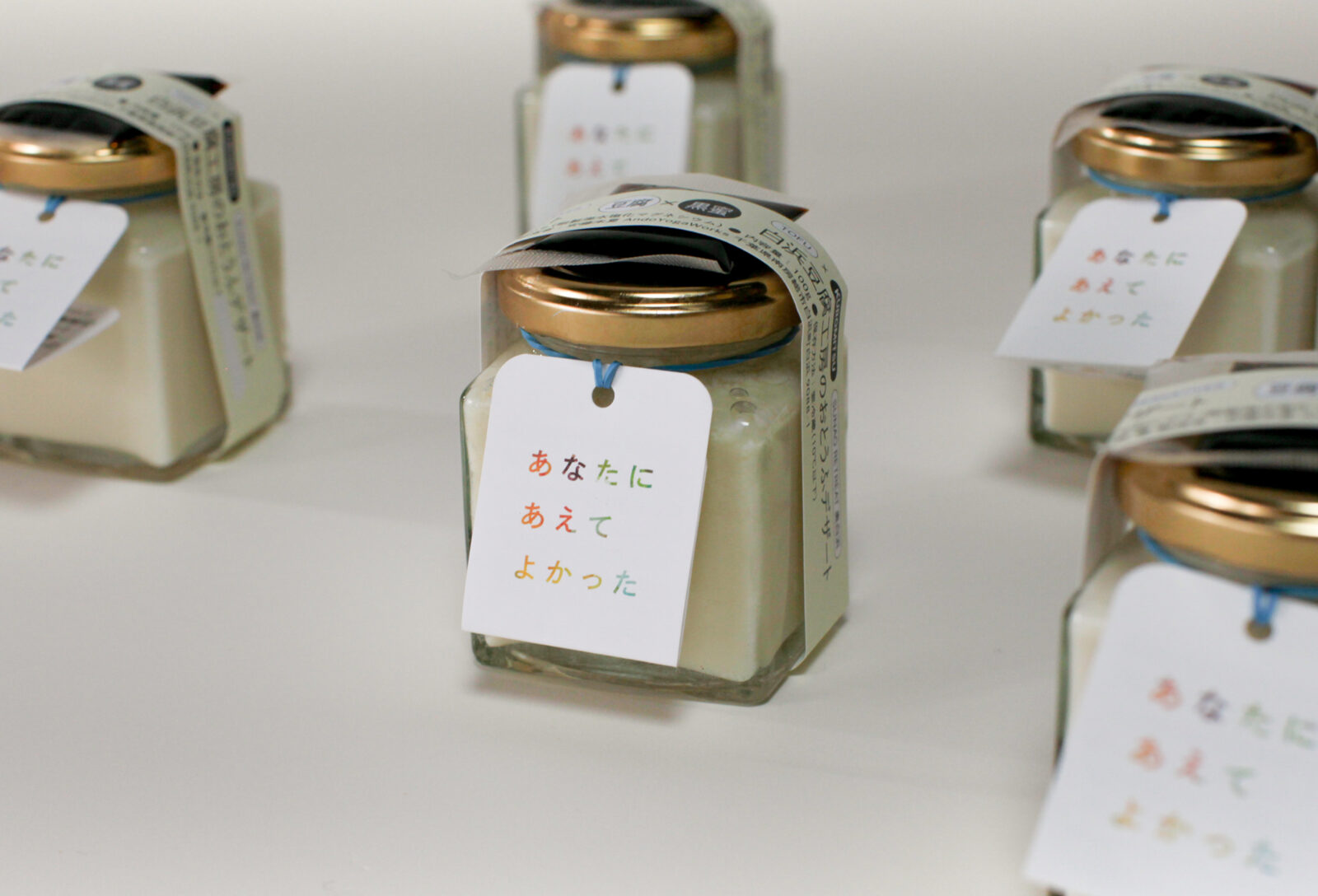 写真:商品が5つ並んでいる